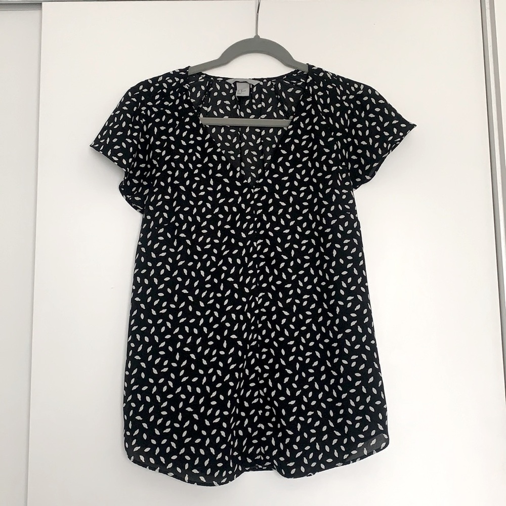H&M size 10 black and white pattern top with cap sleeves